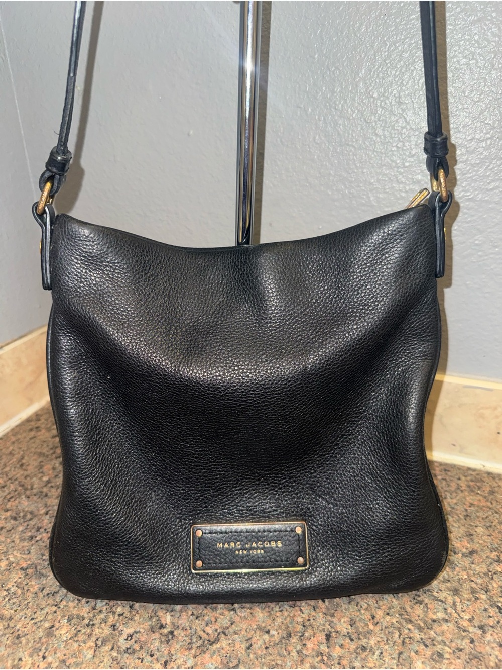 Marc Jacobs Black Pebbled Leather Crossbody EUC